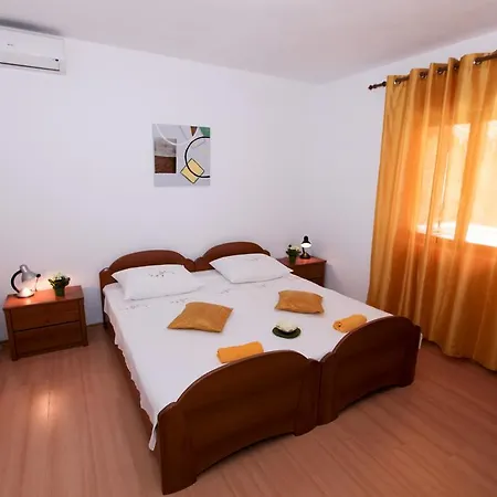 Appartement Robinson Josip Bogomolje